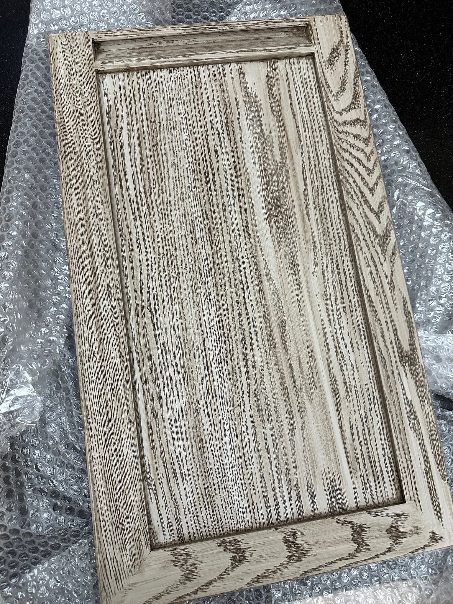 實木門板木紋與框線細節