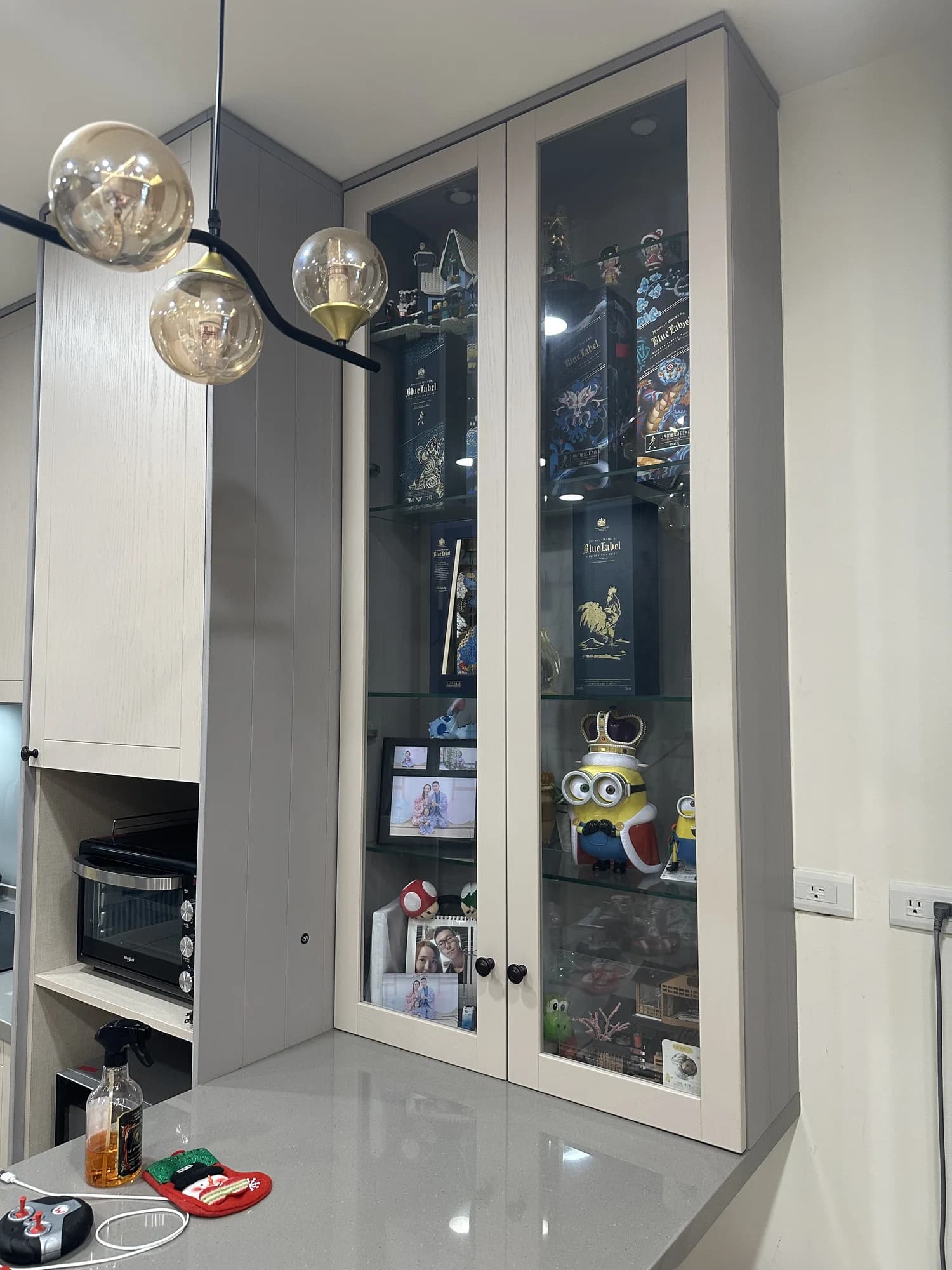 芋頭奶茶雙色廚房的照明玻璃展示櫃