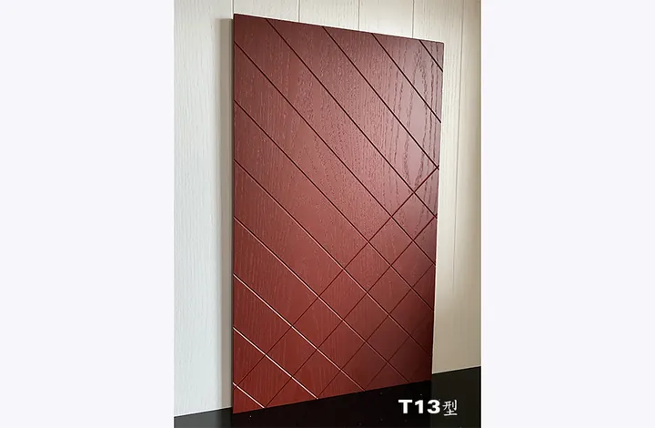 紅色斜線溝槽門板造型樣品